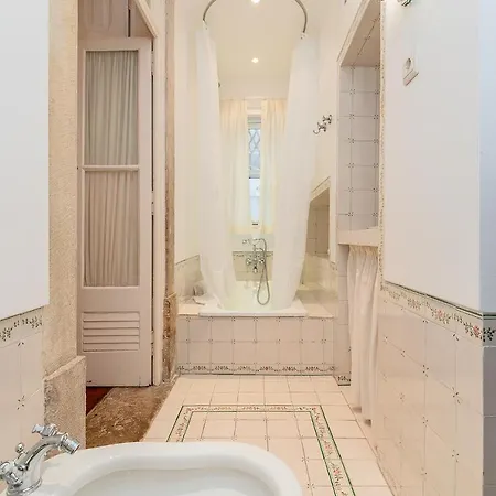 Charming 3 Bedroom Apartment At Anjos 아파트