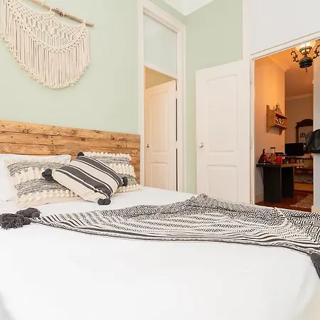 Charming 3 Bedroom Apartment At Anjos Апартаменты *
